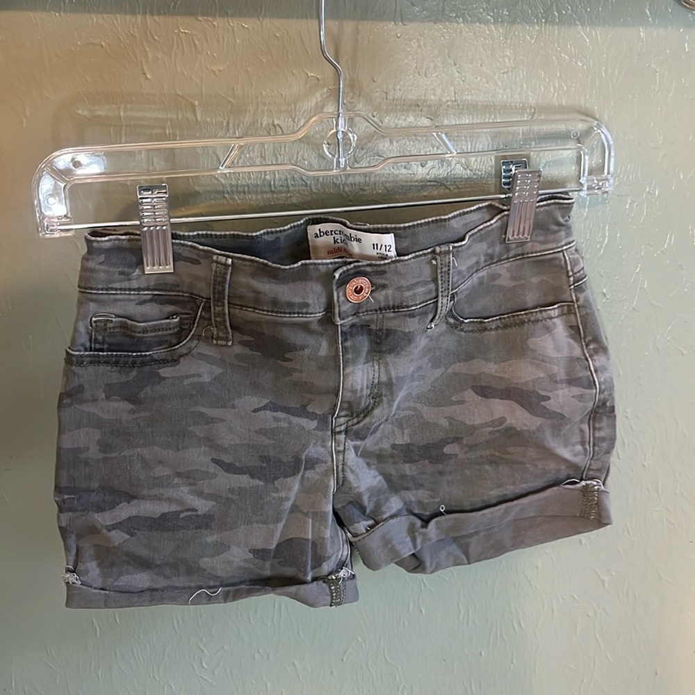 Abercrombie kids camo midi short size 11/12